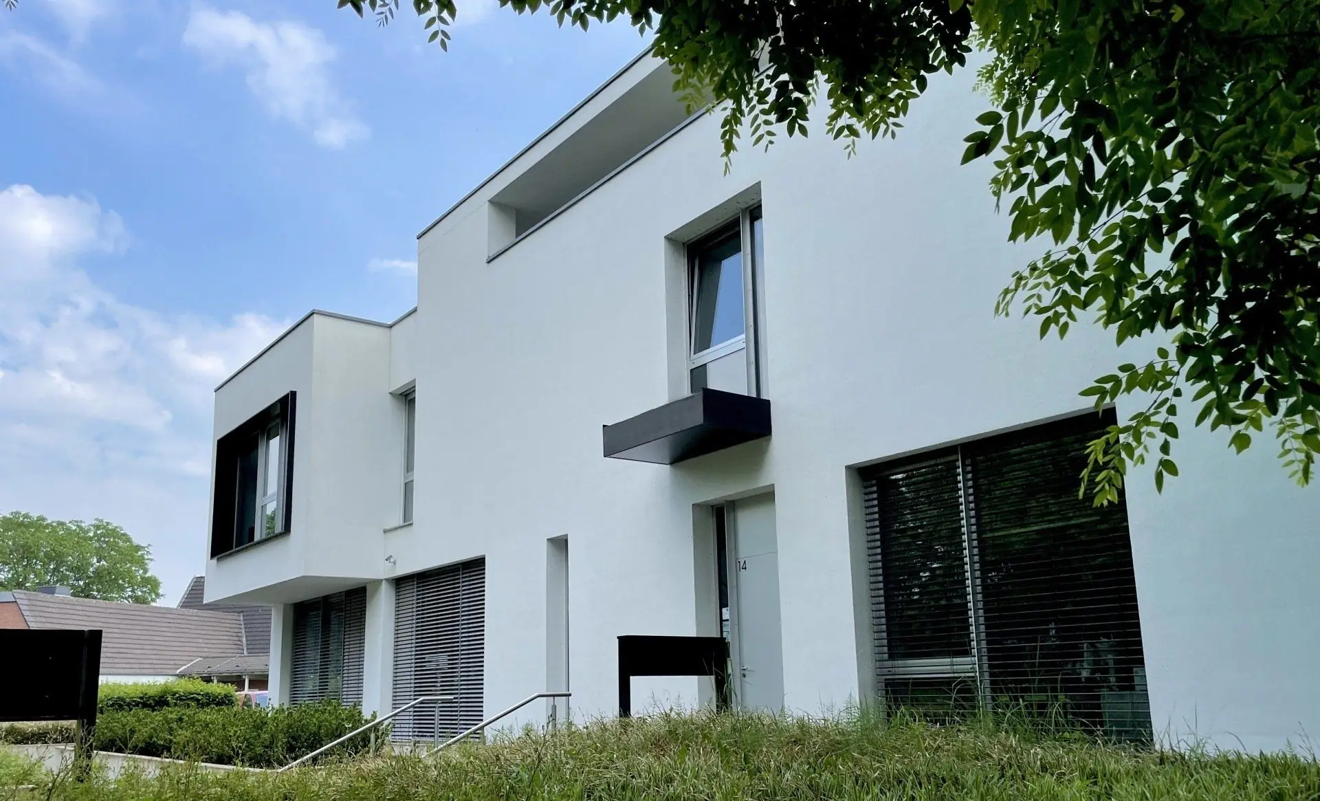 Kanzleigebäude der Anwaltskanzlei Norbert Wardin in Neuss-Hoisten