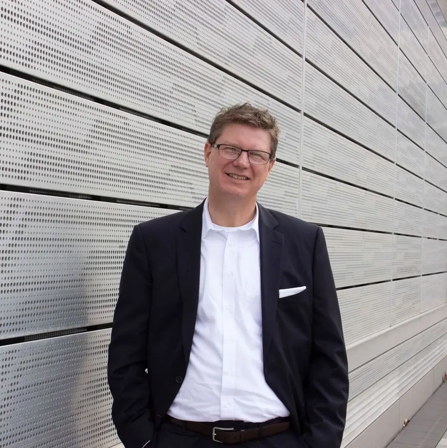 Rechtsanwalt Norbert Wardin vor der Kanzlei